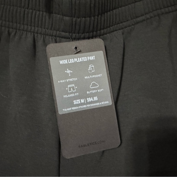Fabletics Wide Leg Seamed Pant - NWT - Black - Medium - Picture 8 of 9